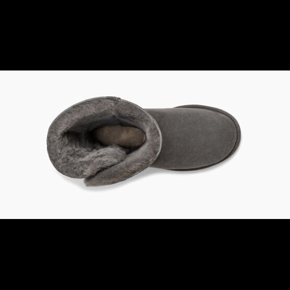 UGG GRAY BOOTS WITH BUTTONS INCLUDES DUST BAG AND AUTHENTICITY CARDS SIZE 6 - Picture 3 of 9